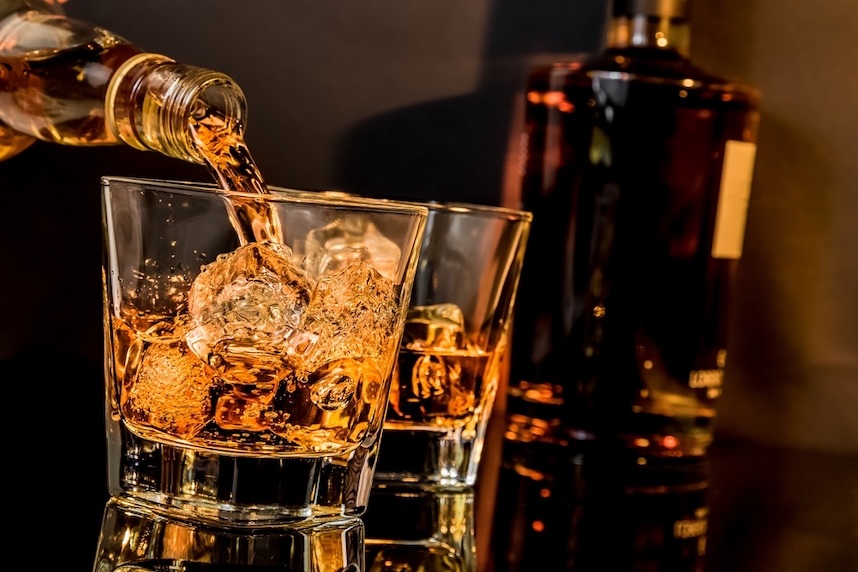 Whiskey o Whisky? Tutto quello da sapere sul famoso distillato